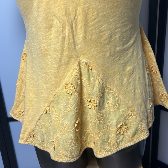 Anthropologie Eri & Ali Yellow Embroidered Flower Petal Flared Top Medium US$68 - Picture 7 of 12